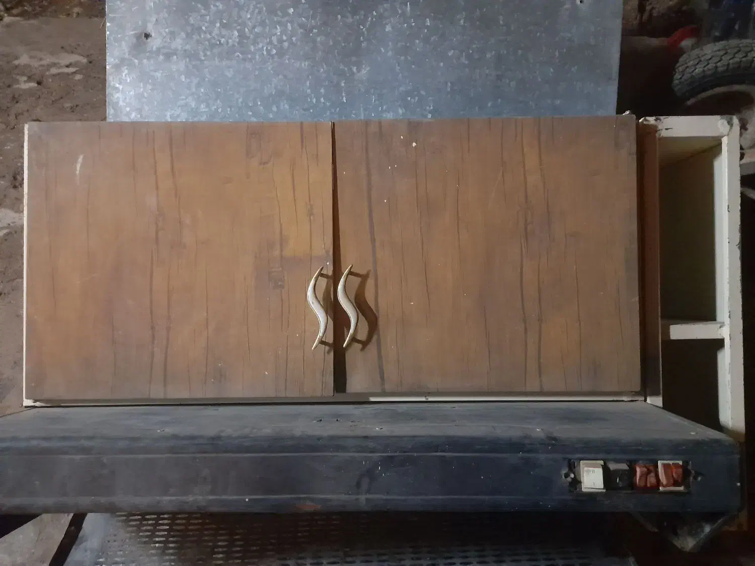 فروش یک هود با کابینت یک کابینت آب چک با ابچکش|هود|بم, |دیوار