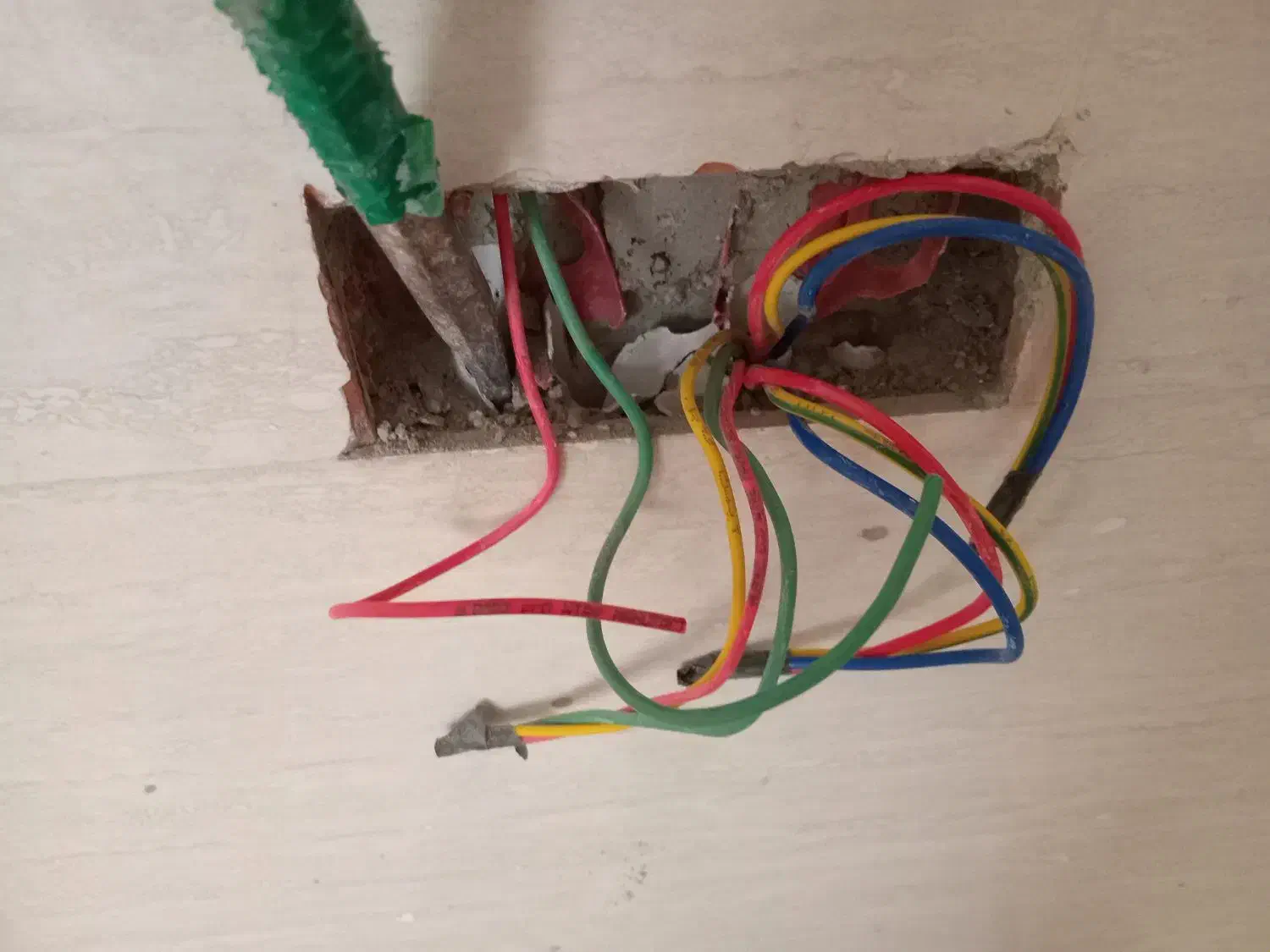 انواع کار برق کاری نصف قیمت|خدمات پیشه و مهارت|مشکیندشت, |دیوار