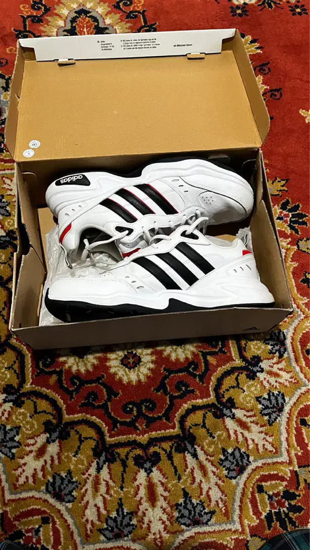 کتانی آدیداس|کیف، کفش، کمربند|رشت, انصاری|دیوار