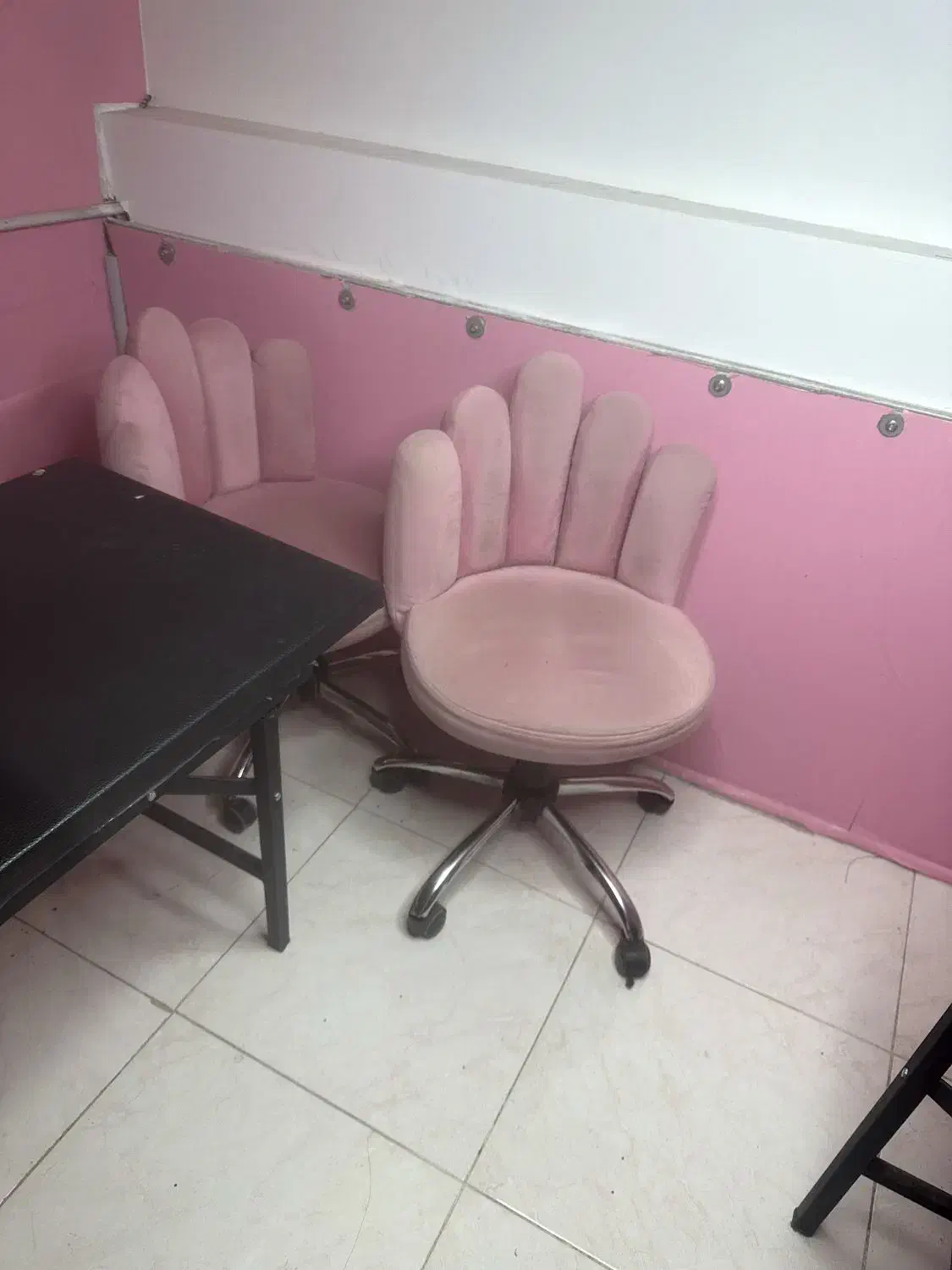 تخت و صندلی آرایشگاه|آرایشگاه و سالن‌های زیبایی|مرودشت, فاز دوم شهرک فرهنگیان|دیوار