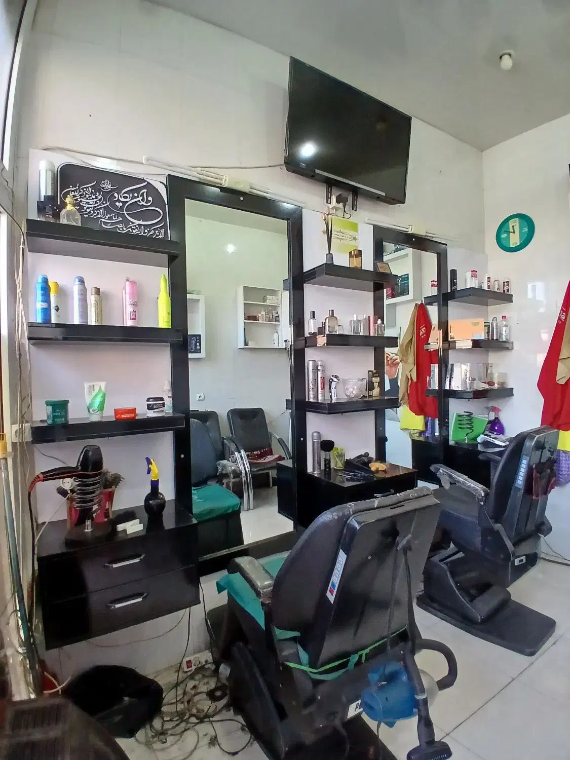 لوازم آرایشگاه با تمام تجهیزات واگذار می گردد|آرایشگاه و سالن‌های زیبایی|میانه, |دیوار