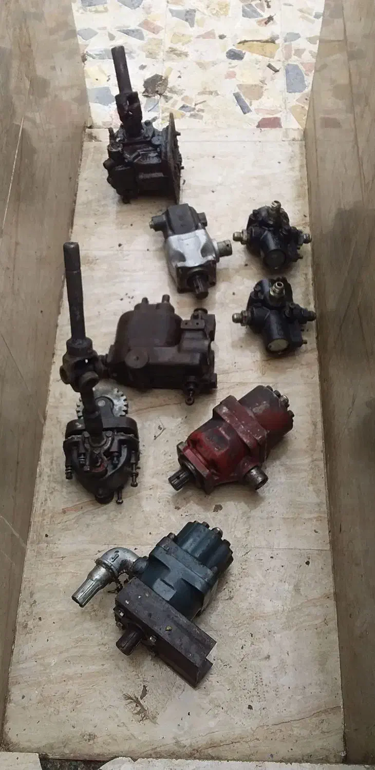 بغل گیربکس ماک و پمپ هیدرولیک ترک|قطعات یدکی و لوازم جانبی|رشت, رشتیان|دیوار