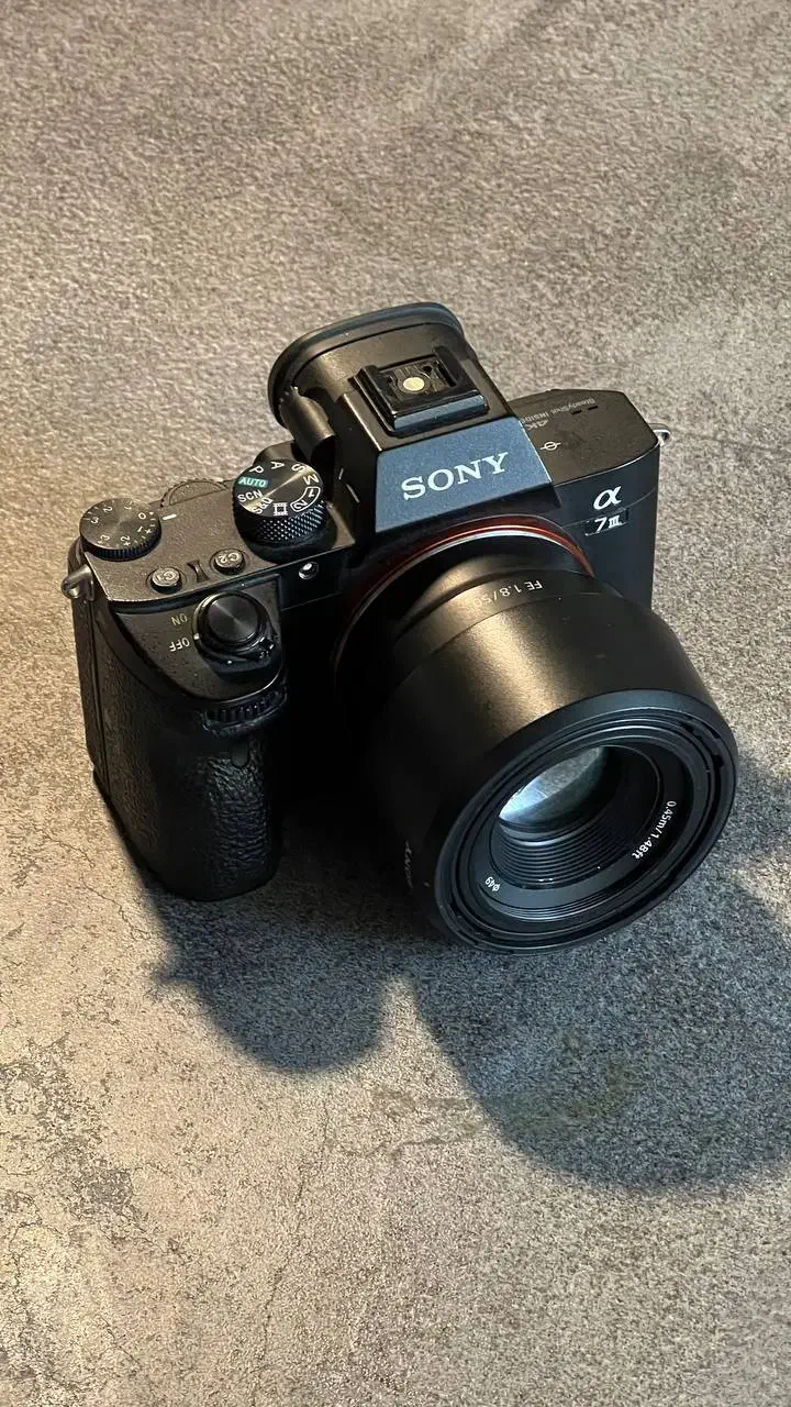 دوربین فول‌فریم Sony Alpha 7 III و لنز 50mm f1.8|دوربین عکاسی و فیلم‌برداری|تهران, اکباتان|دیوار