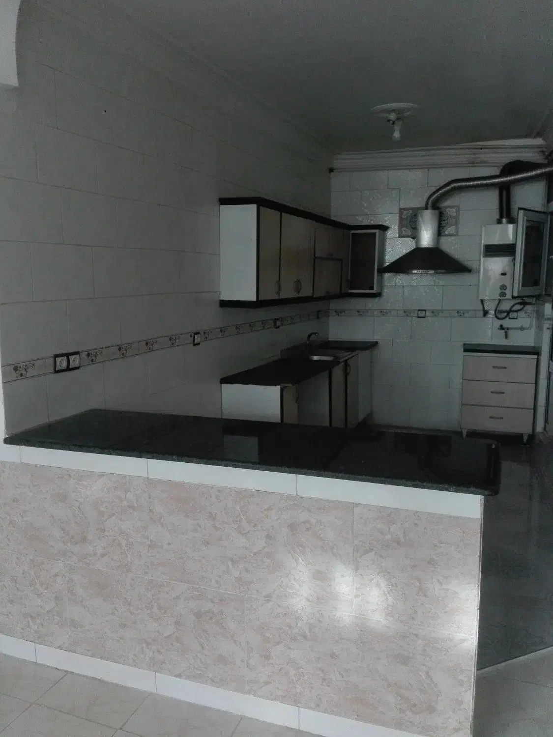 اجاره خانه مسکونی طبقه هم کف|اجارهٔ آپارتمان|ایوان, |دیوار