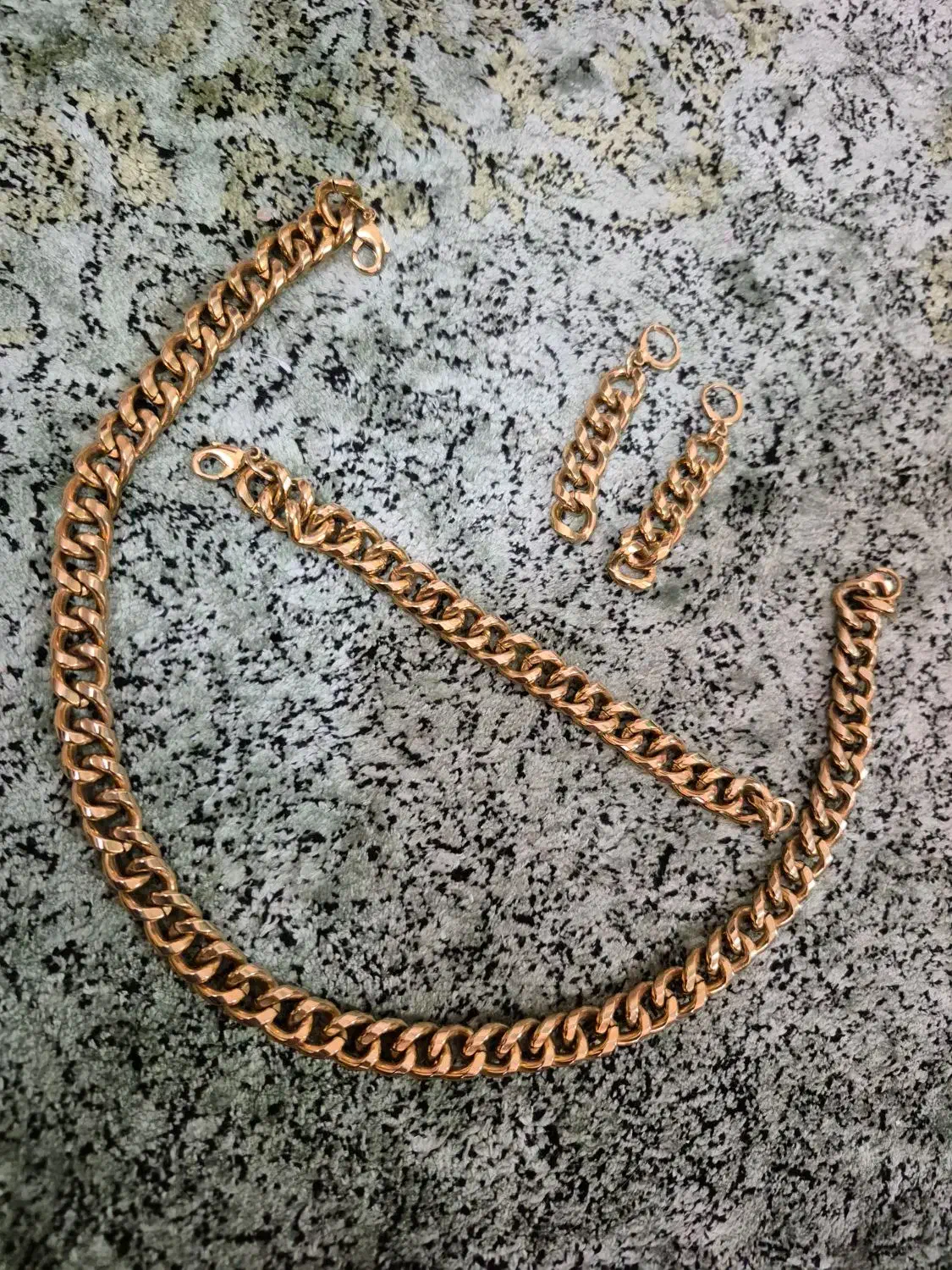 سرویس کارتیه|بدلیجات|ری, شهادت|دیوار