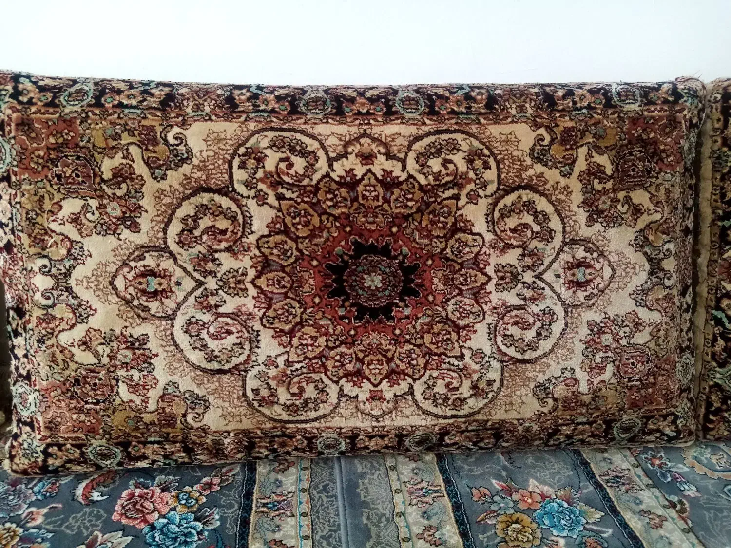 6تا پشتی در حد نوو|پشتی|نیشابور, هفده شهریور|دیوار