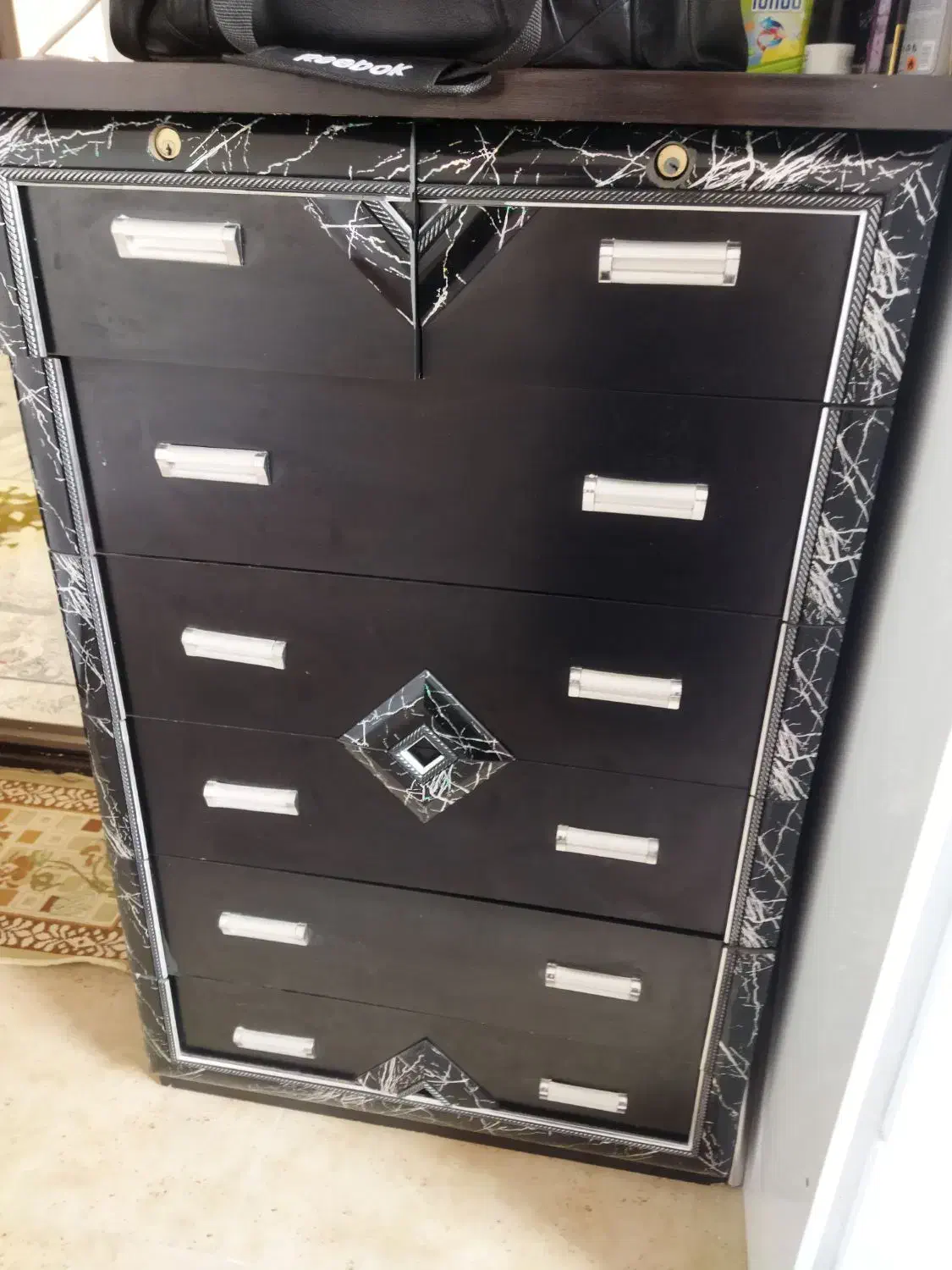 دراور|جاکفشی، کمد، دراور|صحنه, |دیوار