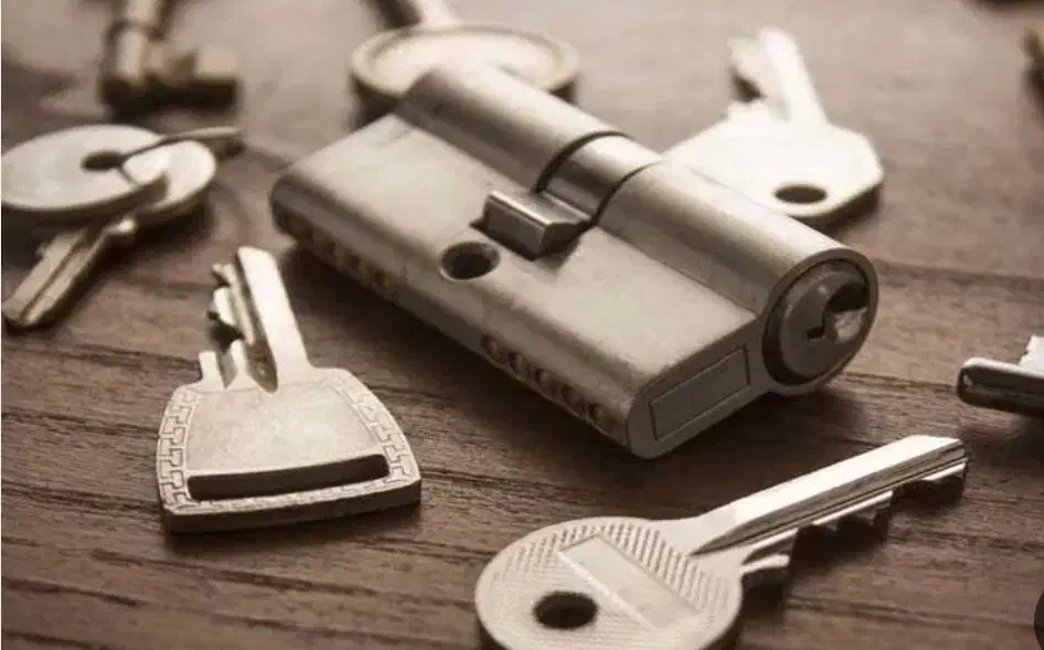 کلیدسازی و قفل سازی شبانه روزی بدون محدودیت ساعتی|خدمات پیشه و مهارت|مشهد, الهیه|دیوار