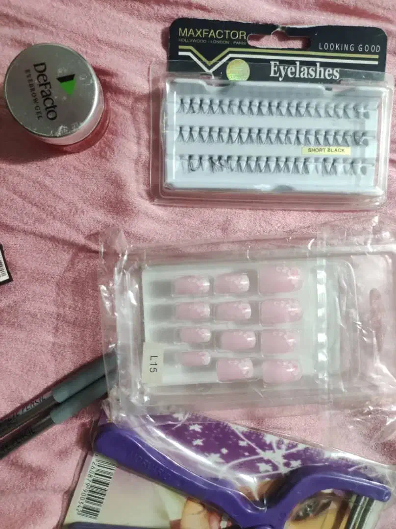 لوازم آرایش مارک خط چشم یورن بافر ناخن|آرایشی، بهداشتی، درمانی|اصفهان, سرتاوه|دیوار