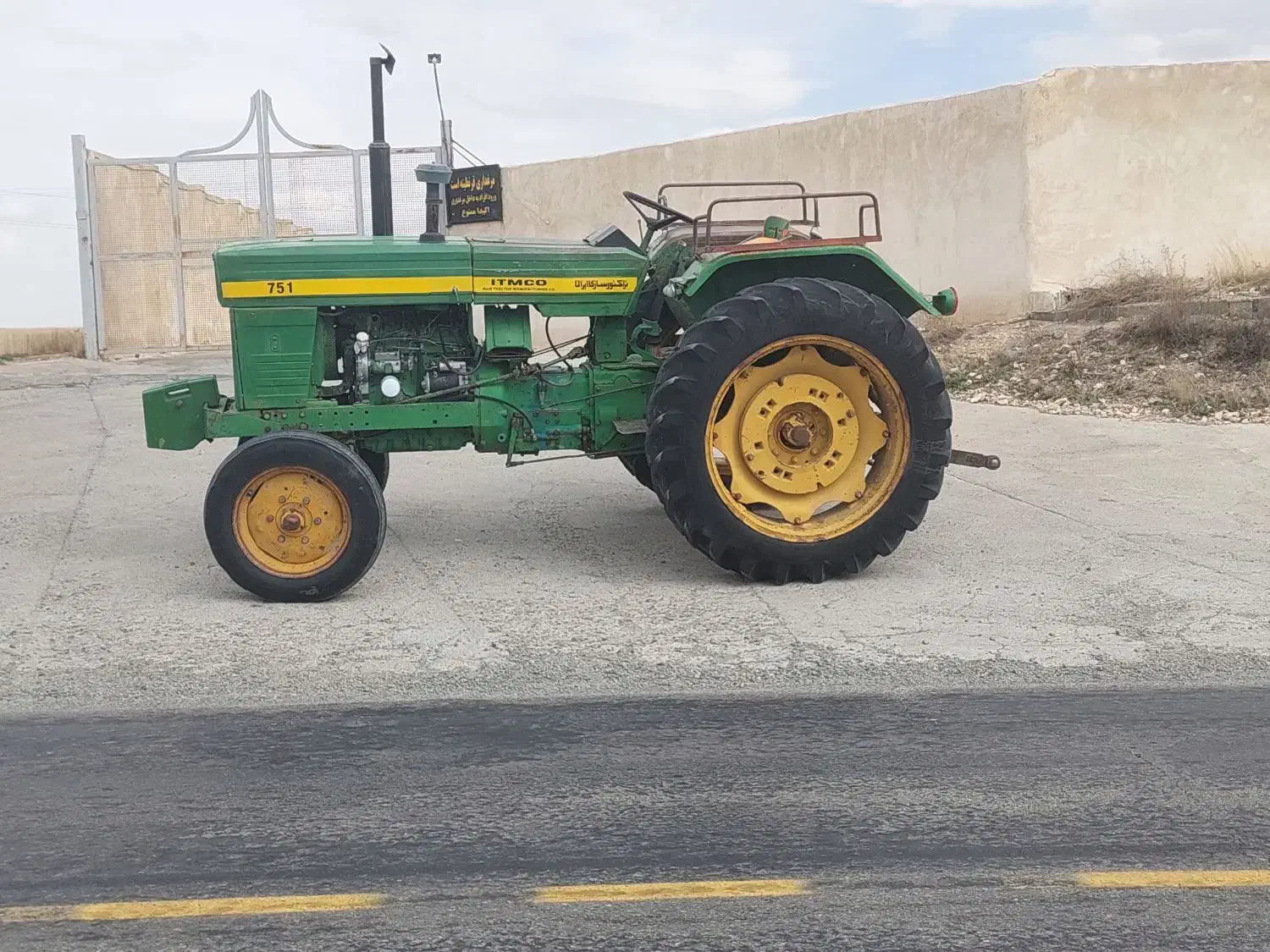 تراکتور پرکینز در حد صفر لاستیک 70درصد متور بد|خودرو سنگین|دهگلان, |دیوار