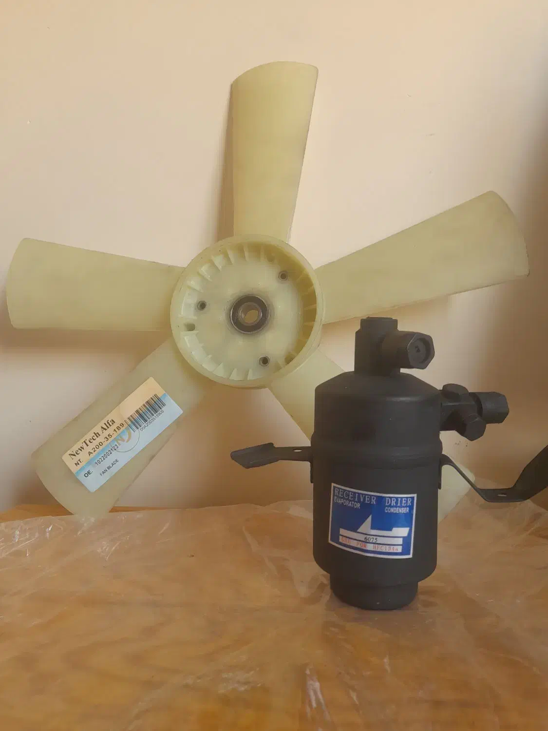 دو عدد قطعه بنز کپل ۱۲۴|قطعات یدکی و لوازم جانبی|تهران, نگین غرب|دیوار