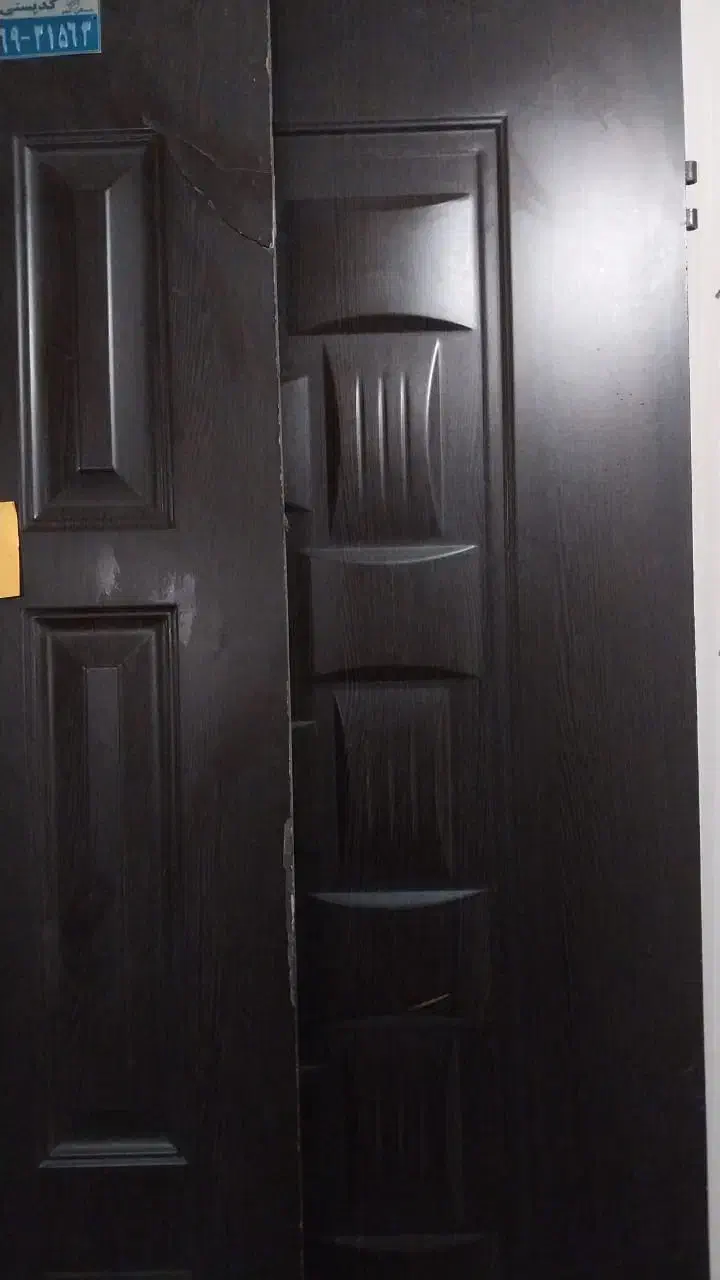 درب آپارتمانی دو لنگه به همراه ففل و دستگیره|مصالح و تجهیزات ساختمان|رشت, کوی مهر|دیوار