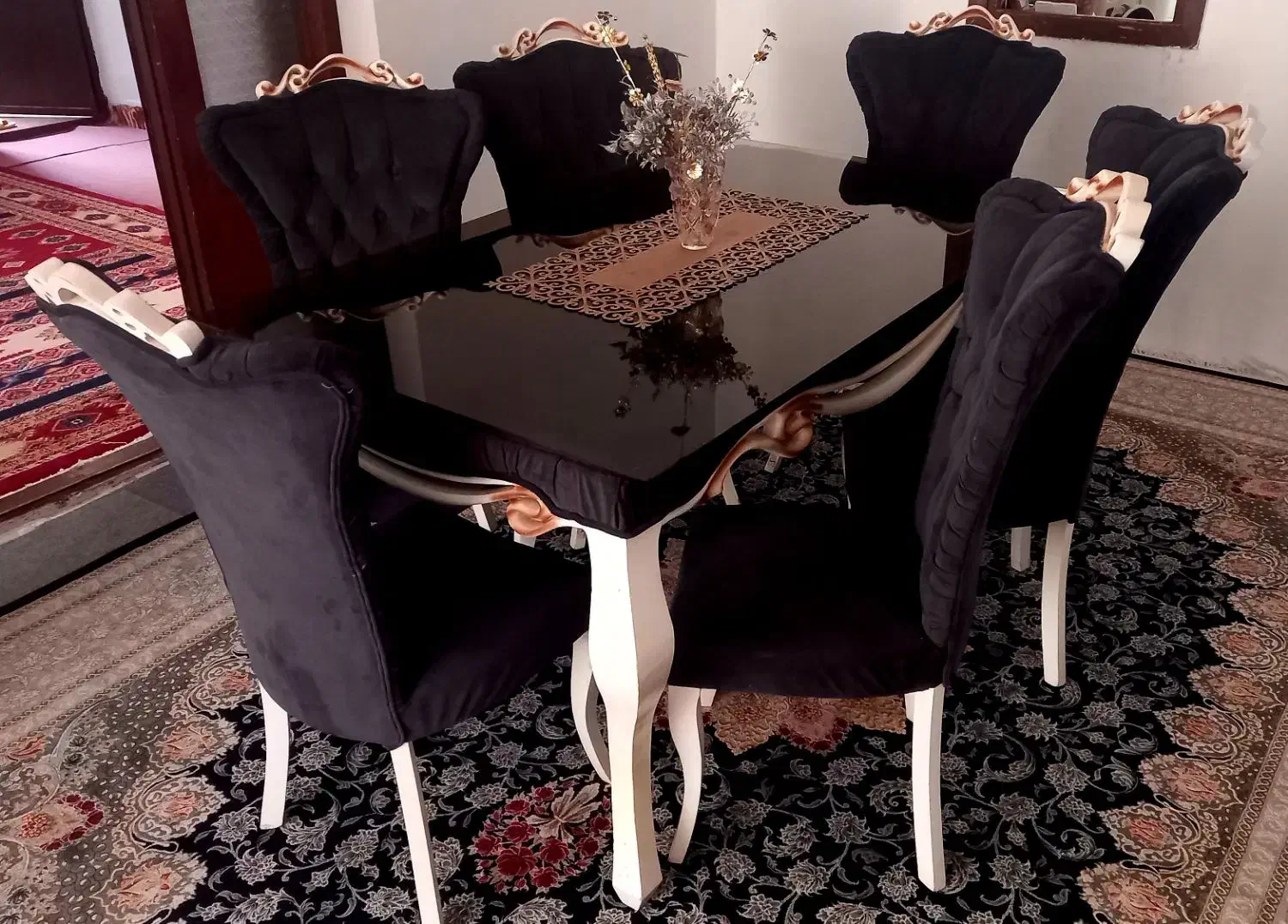 میز و صندلی ناهار خوری ۶ نفره.|میز و صندلی غذاخوری|صحنه, |دیوار