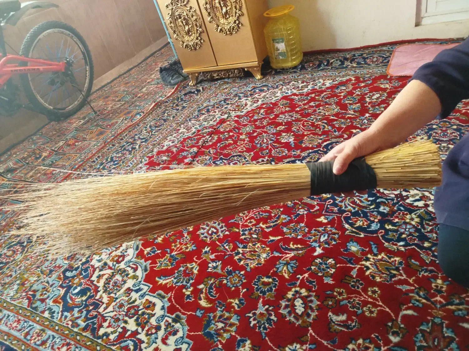 جارو بومی فریدن|لوازم نظافت|فولادشهر, B5|دیوار