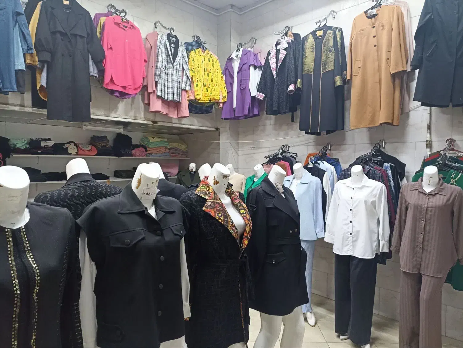 فروشلباسهاوکلیهوسایلپوشاکزنانهیکجابصورتکلی|لباس|قائن, |دیوار