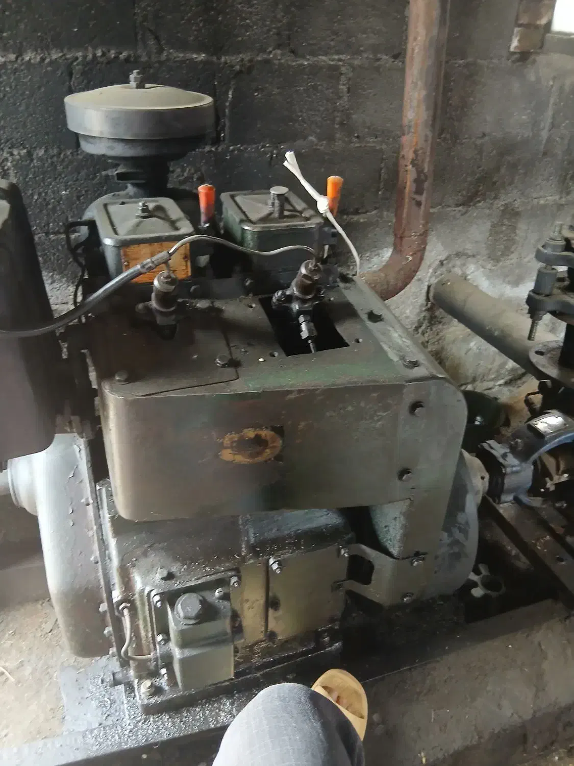 موتور دوسیلندر|ماشین‌آلات صنعتی|گرمی, |دیوار