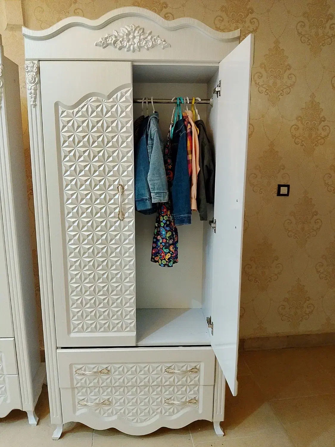 کمد و بوفه اتاق کودک|بوفه، ویترین، کنسول|ملایر, |دیوار