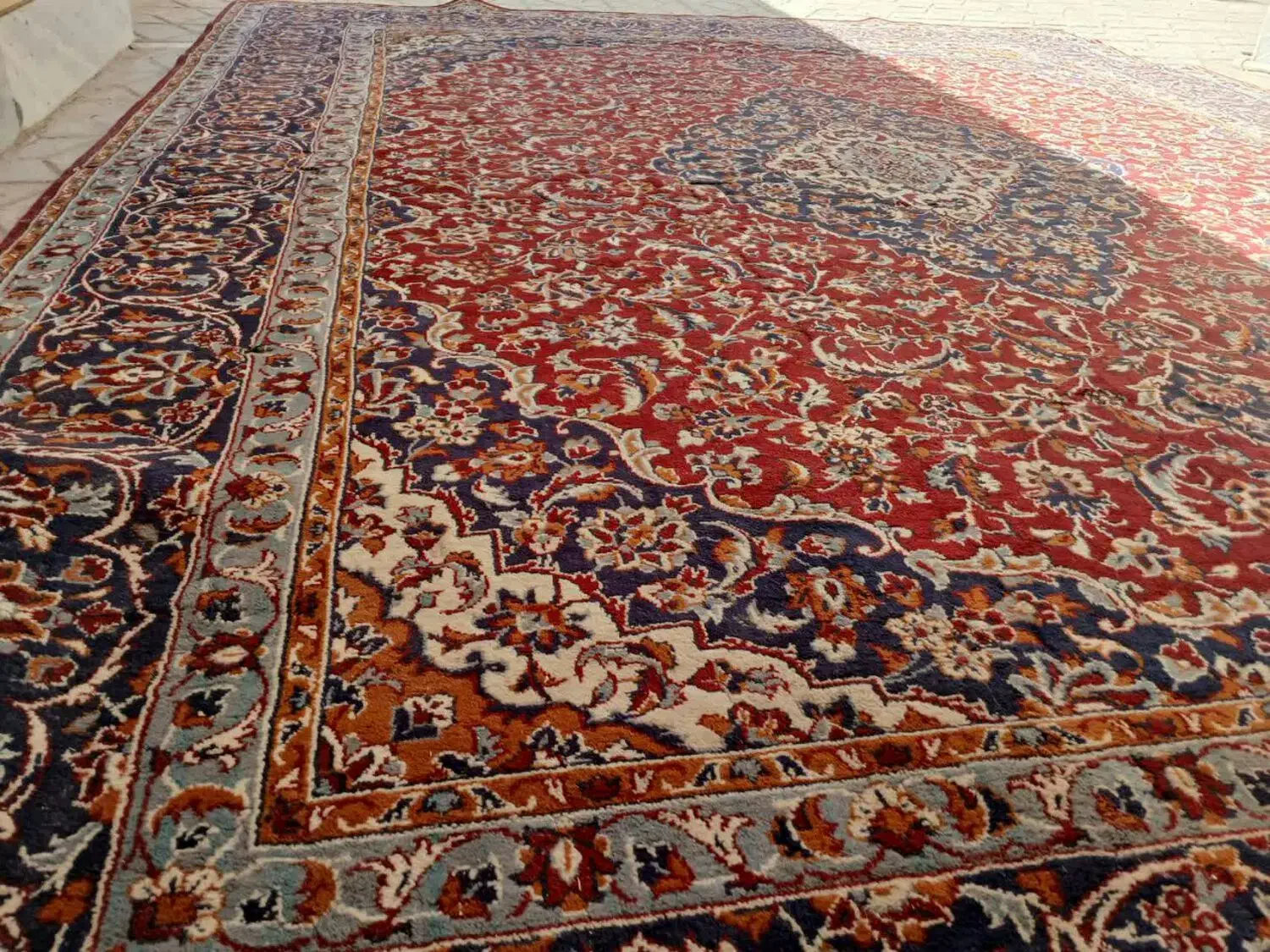 سلام. یک قالی 12 متری بفروش میرسد تمیز و سالم|فرش|کوهپایه, |دیوار