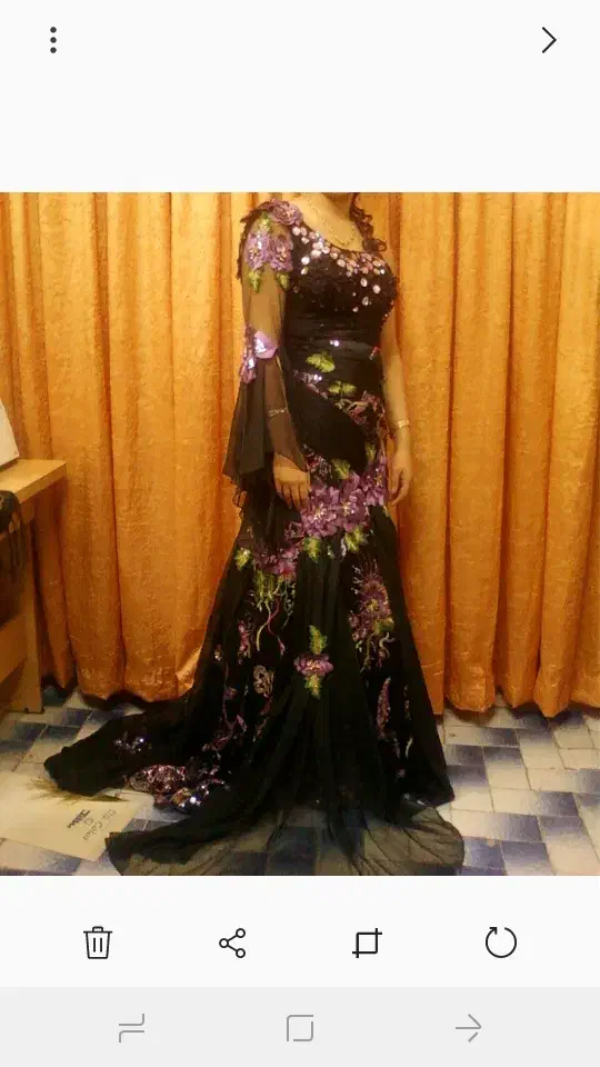 لباس مجلسی|لباس|کلاله, |دیوار