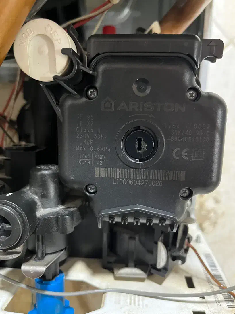 پکیج اریستون در حد نو واقعی|آبگرمکن، پکیج، شوفاژ|اندیشه, اندیشه فاز ۳|دیوار