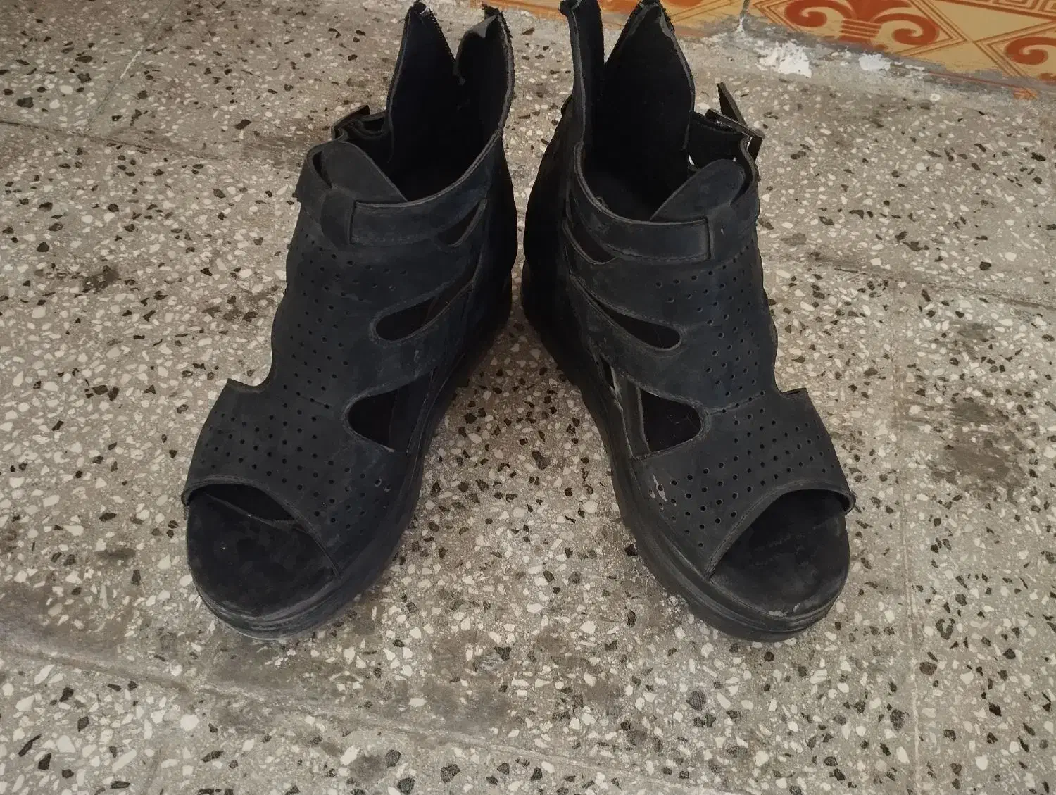 در حد نو|کیف، کفش، کمربند|اسفراین, |دیوار