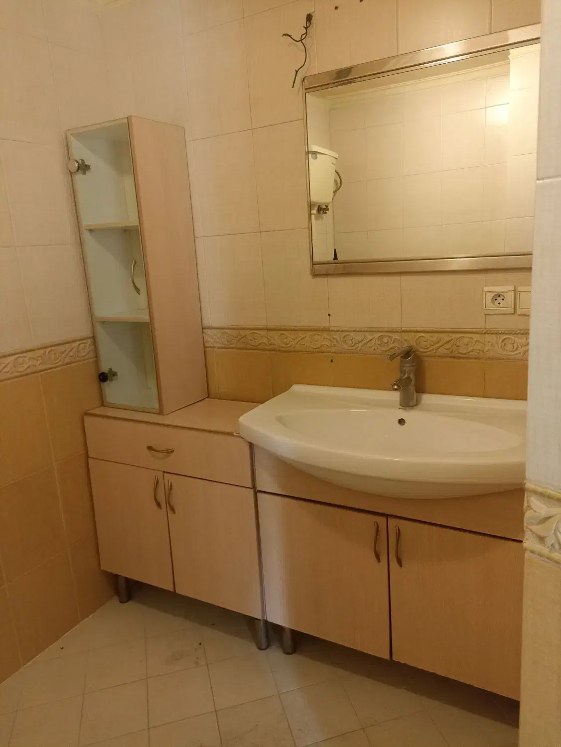 واحد اجاره ای 135متر 3خواب واقع در دکترشریعتی