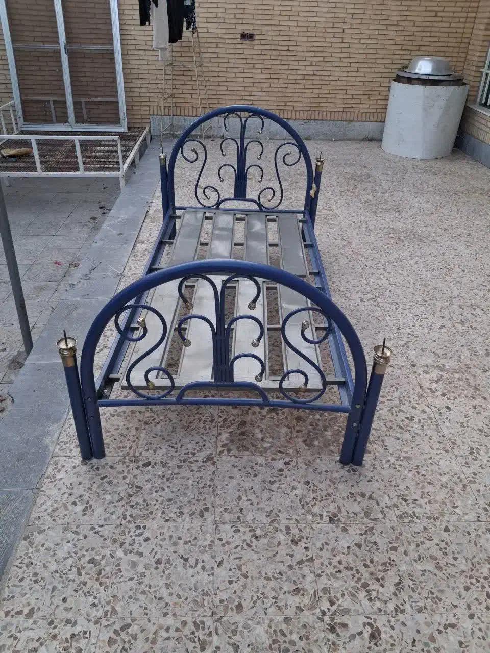 تخت آهنی سالم سالم|تخت و سرویس خواب|کرمان, |دیوار