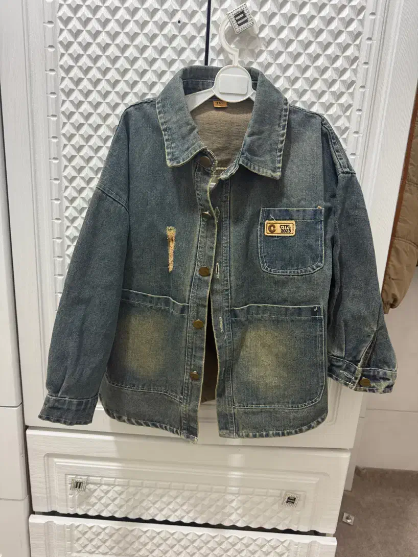 کت تک جین|کفش و لباس بچه|قم, چهل درخت‎|دیوار