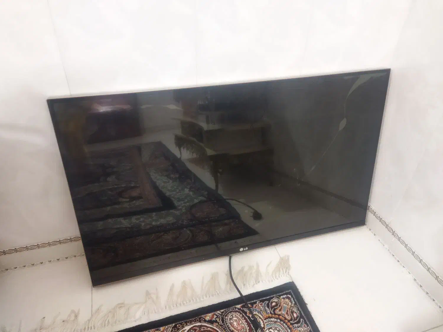 led 42 اینچ ضربه خورده|تلویزیون و پروژکتور|کرمانشاه, |دیوار