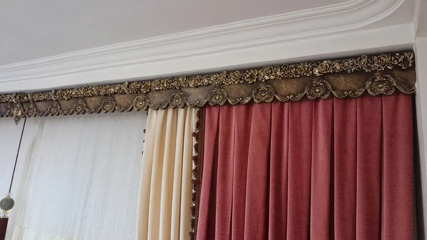 کنار پرده ها با کتیبه با هم وچوب پرده ی کنار ها|پرده، رانر، رومیزی|مراغه, |دیوار