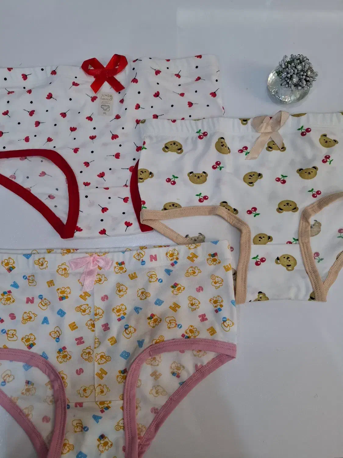 لباس زیر زنانه|لباس|شاهین‌شهر, شهرک هشت بهشت|دیوار