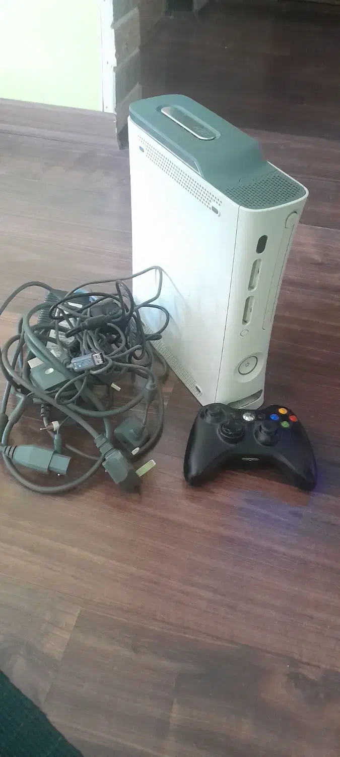 xbox 360 slim|کنسول، بازی ویدئویی و آنلاین|شیراز, معالیآباد|دیوار