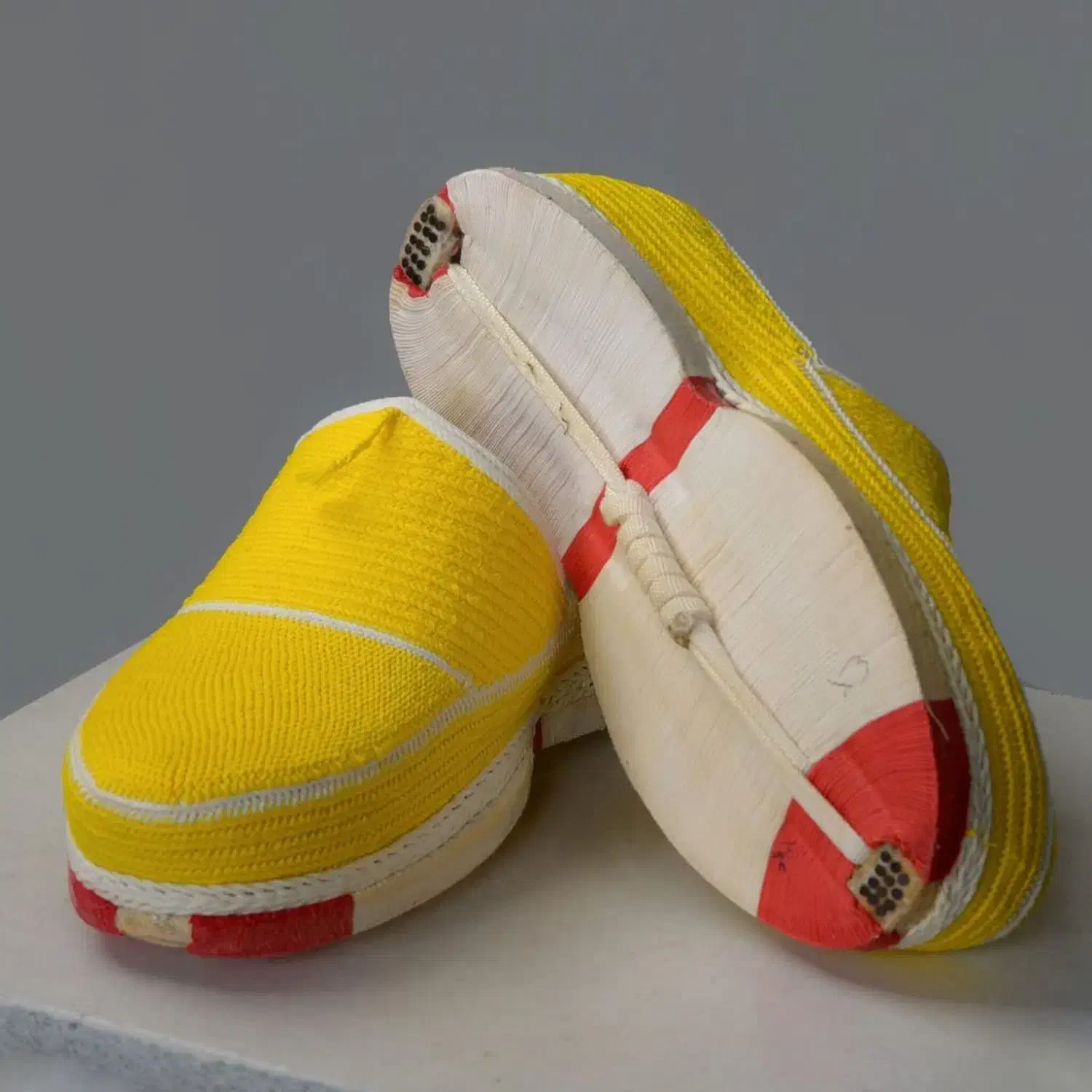 گیوه هورامی|کیف، کفش، کمربند|جوانرود, |دیوار