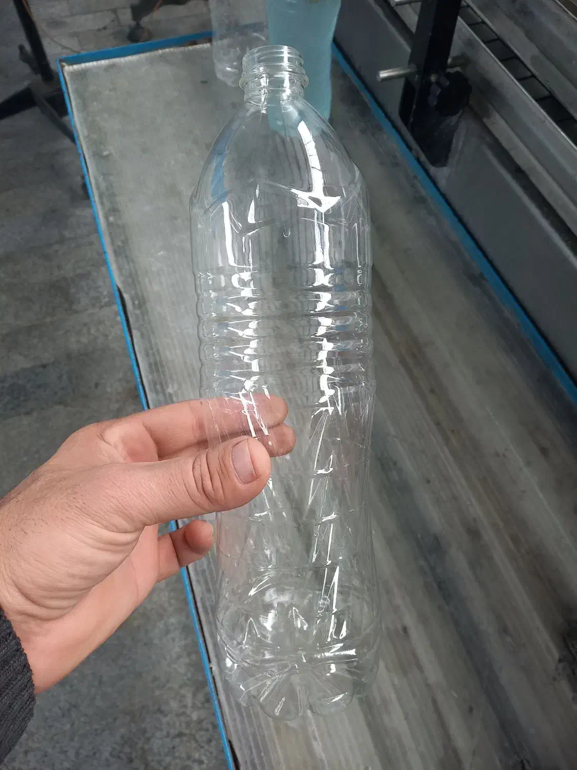 بطری یک ونیم لیتری|ظروف نگهدارنده، پلاستیکی، یک‌بارمصرف|حسین آباد, |دیوار