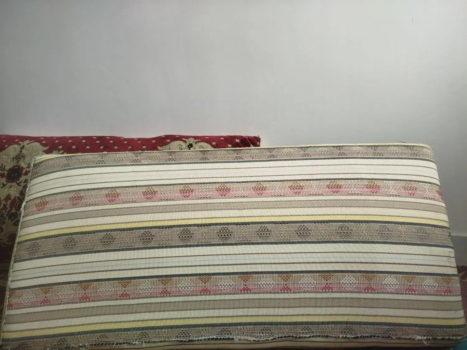 پشتی|پشتی|الیگودرز, |دیوار