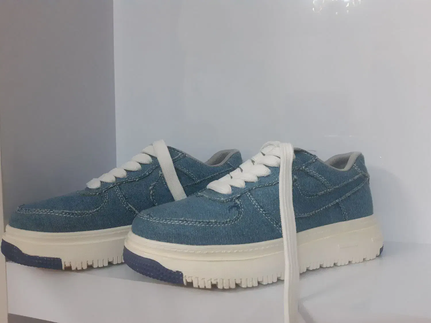 هودی و کفش لی|لباس|تهران, خاک سفید|دیوار