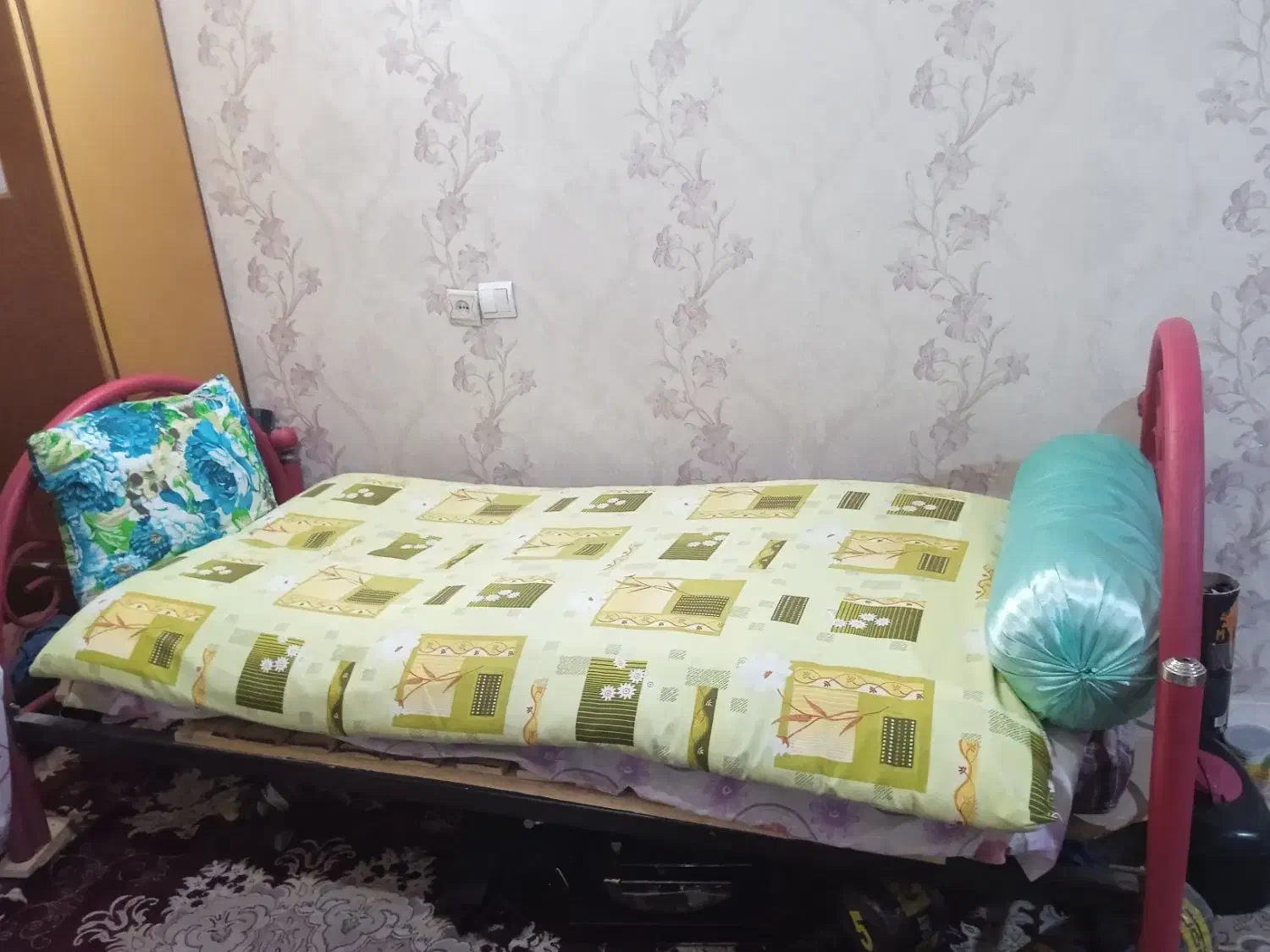 تخت فلزی یک نفره زیبا محکم|تخت و سرویس خواب|رباط‌کریم, نصیرشهر|دیوار