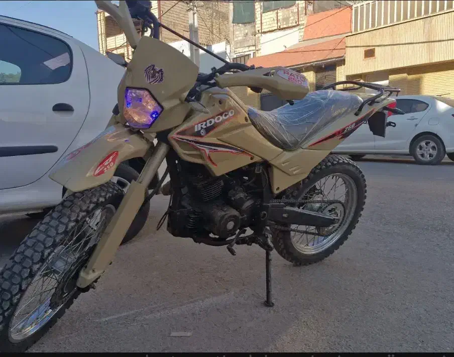 تریل ۲۵۰ کاربرات|موتورسیکلت|لاهیجان, لیل|دیوار