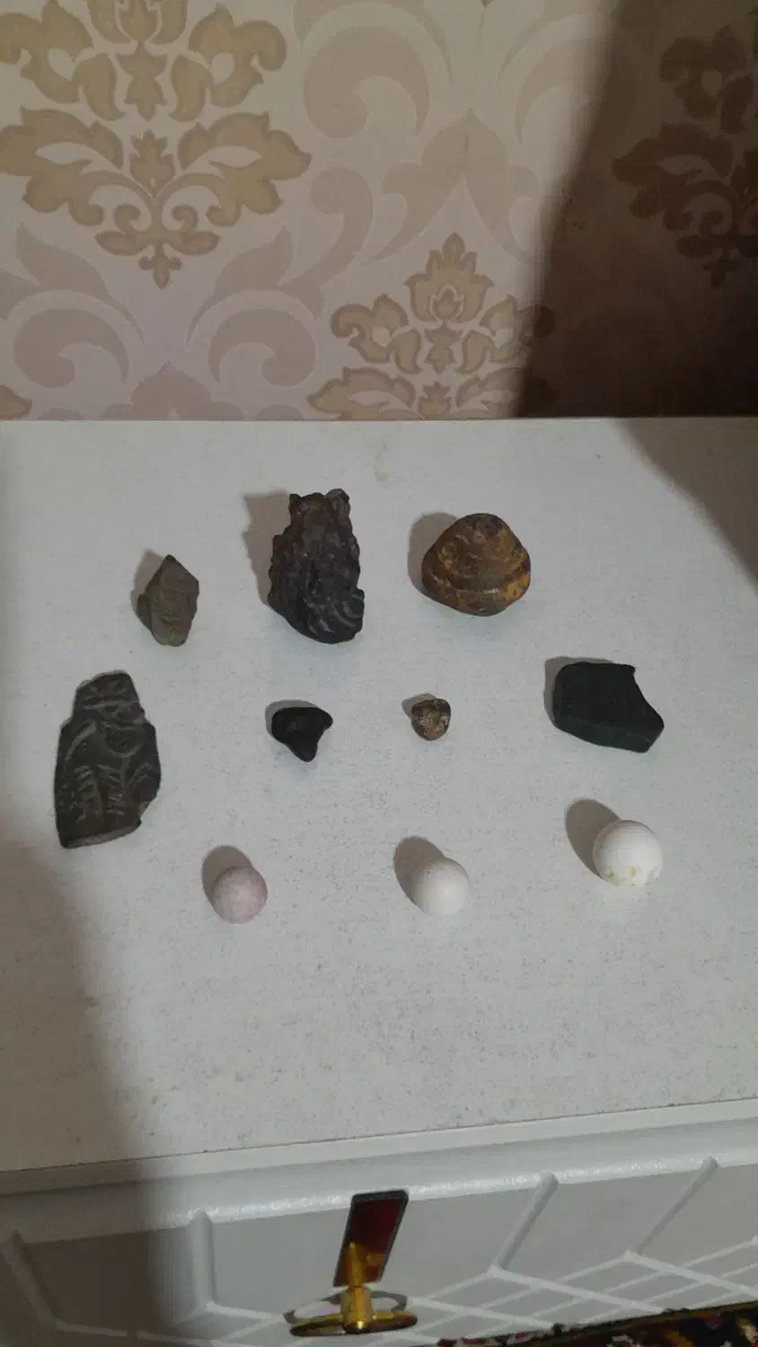 سنگ های قدیمی|کلکسیون اشیاء عتیقه|همدان, |دیوار