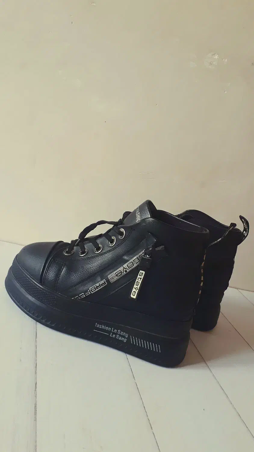 کـفش 38|کیف، کفش، کمربند|خوی, |دیوار