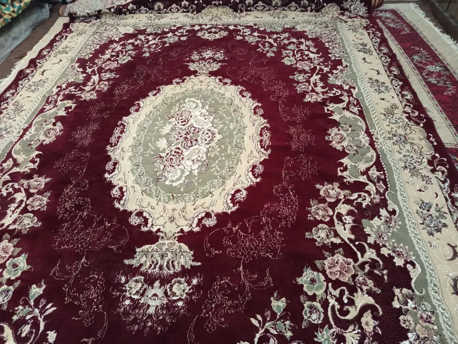 قالی ۱۲متری چرخ خیاطی زیر تلویزیون شیشه ای|فرش|مسجد سلیمان, |دیوار