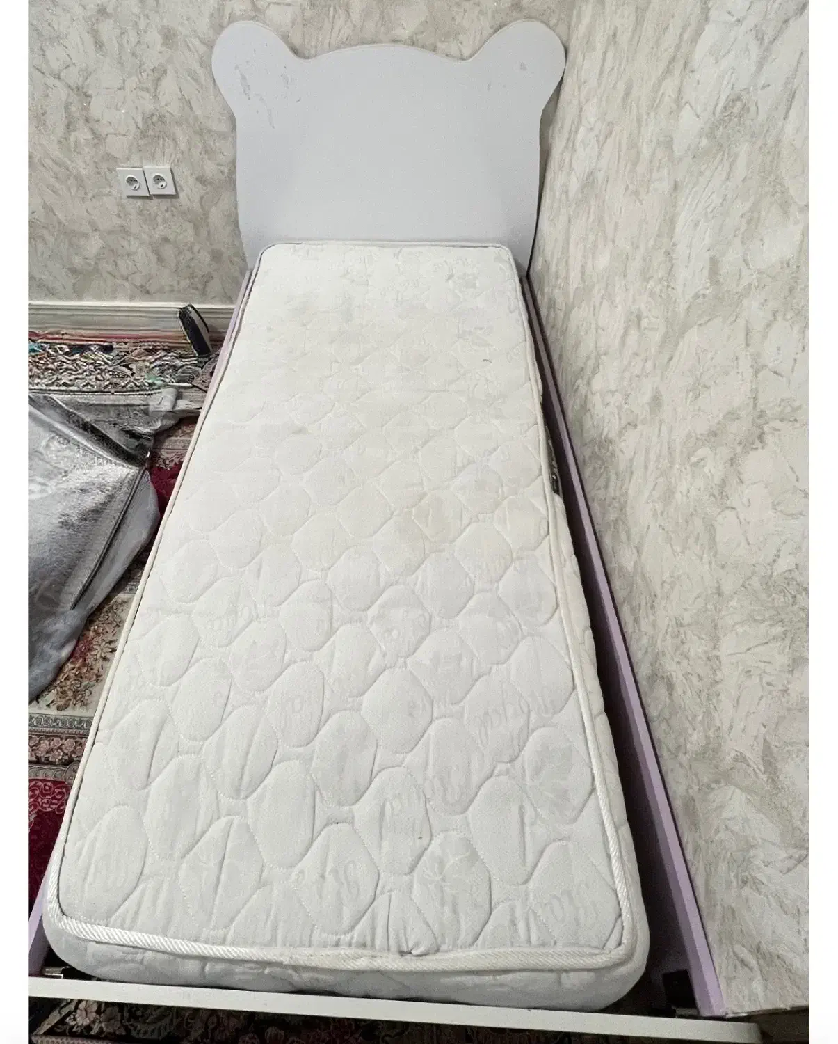 تخت کودک یا نوجوان همراه با تشک طبی در حد نو|تخت و سرویس خواب|چابهار, |دیوار