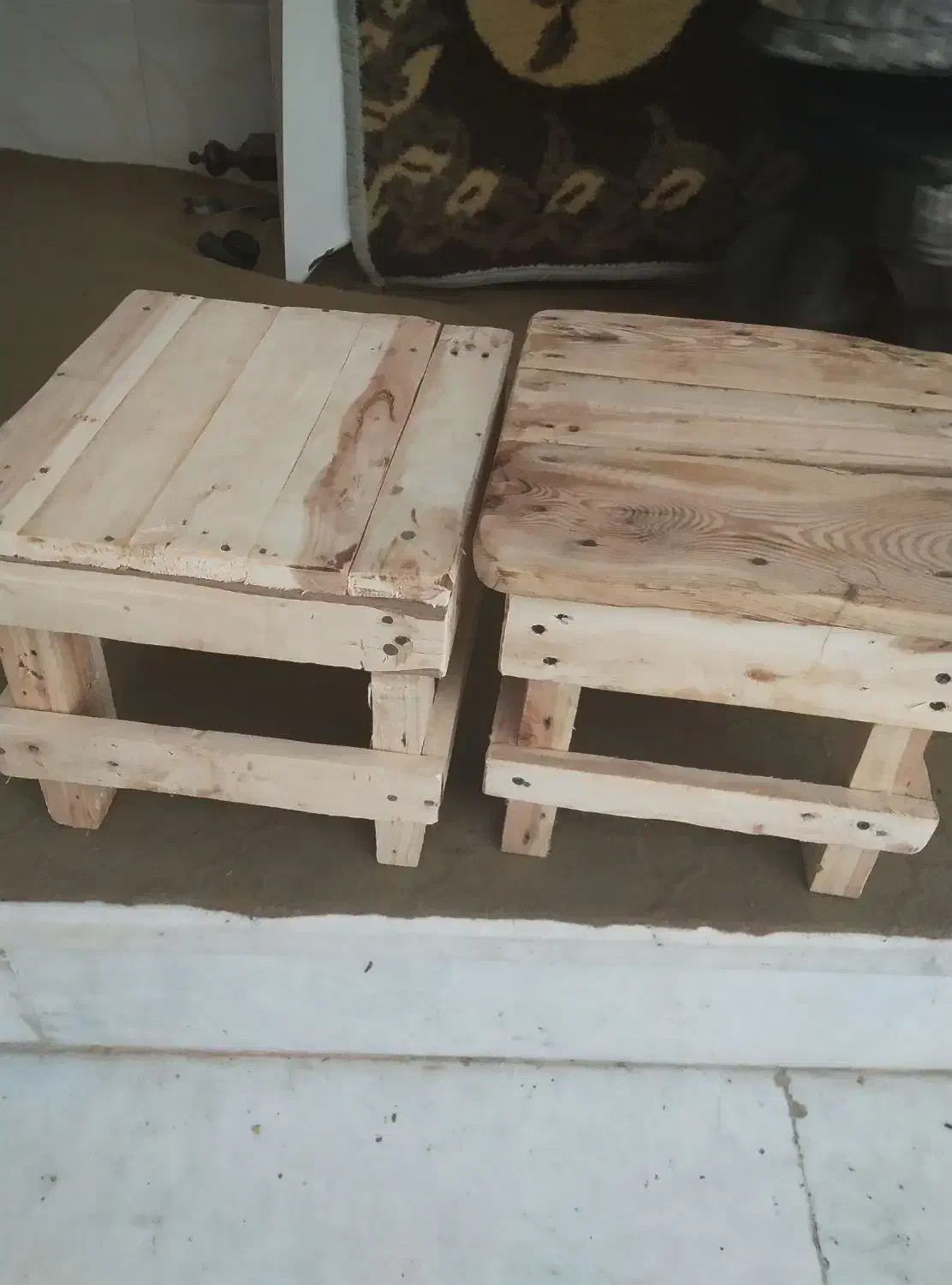 کرسی چوبی برای نشستن|صندلی و نیمکت|بندر گناوه, |دیوار