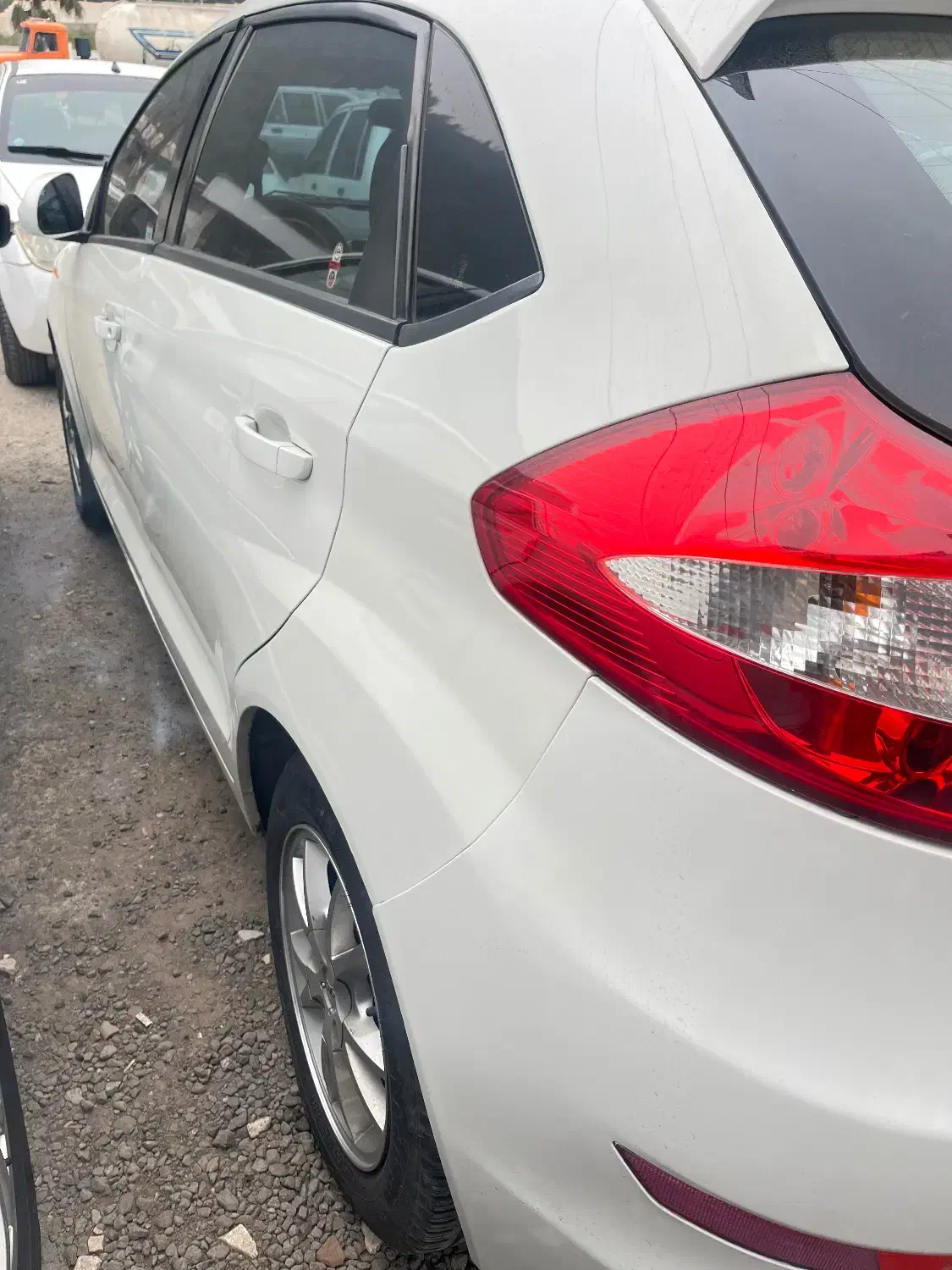 ام وی ام۳۱۵هاچپک|خودرو سواری و وانت|لاهیجان, کوی خزر|دیوار