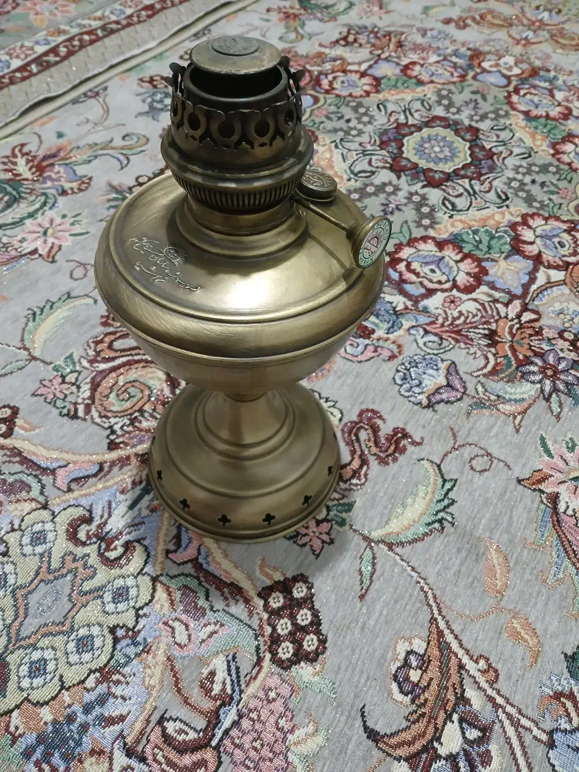 لمپا خورشید نشان|کلکسیون اشیاء عتیقه|گرگان, |دیوار