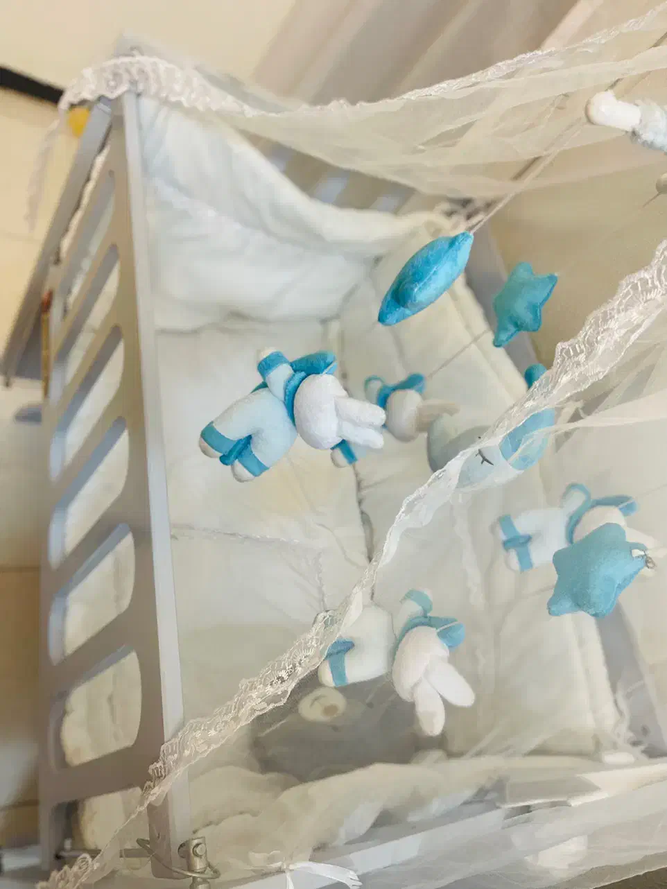 گهواره کنار مادر|تخت و صندلی بچه|شاهین‌شهر, شهرک پردیس|دیوار