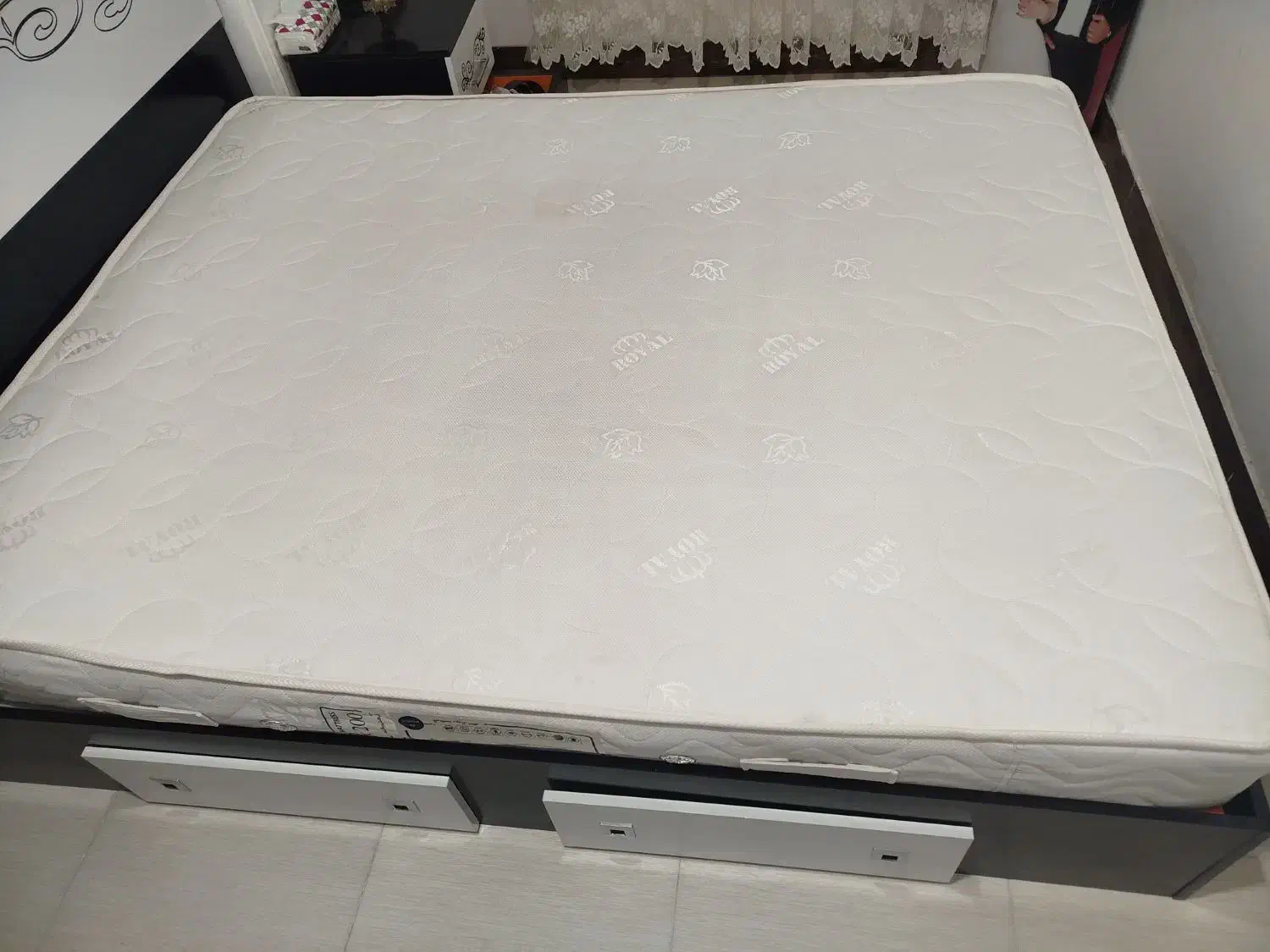 تشک|تشک تختخواب|آشخانه, |دیوار