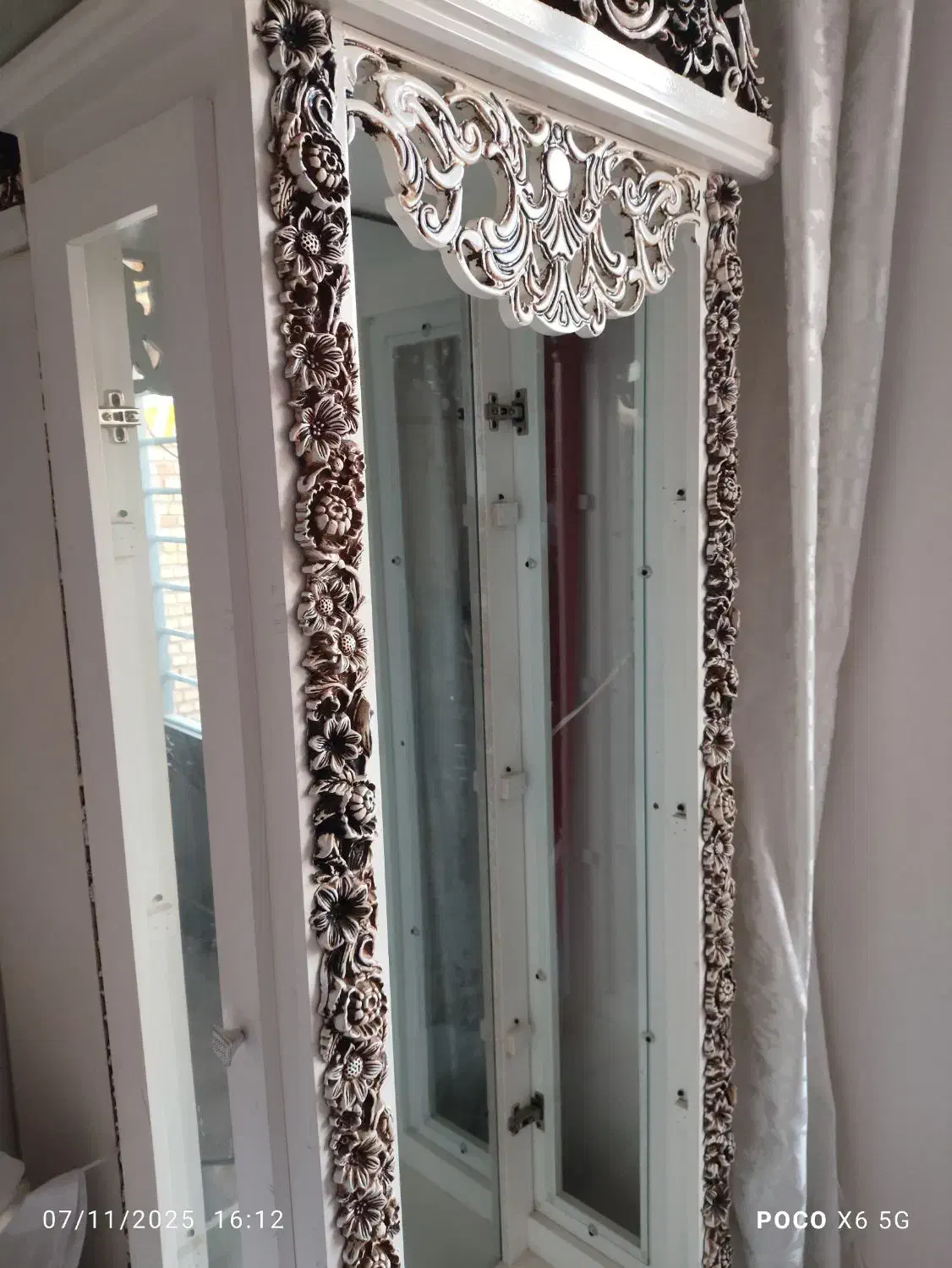 یک عدد بوفه و یک عدد ساعت ایستاده چوبی|بوفه، ویترین، کنسول|کلاله, |دیوار