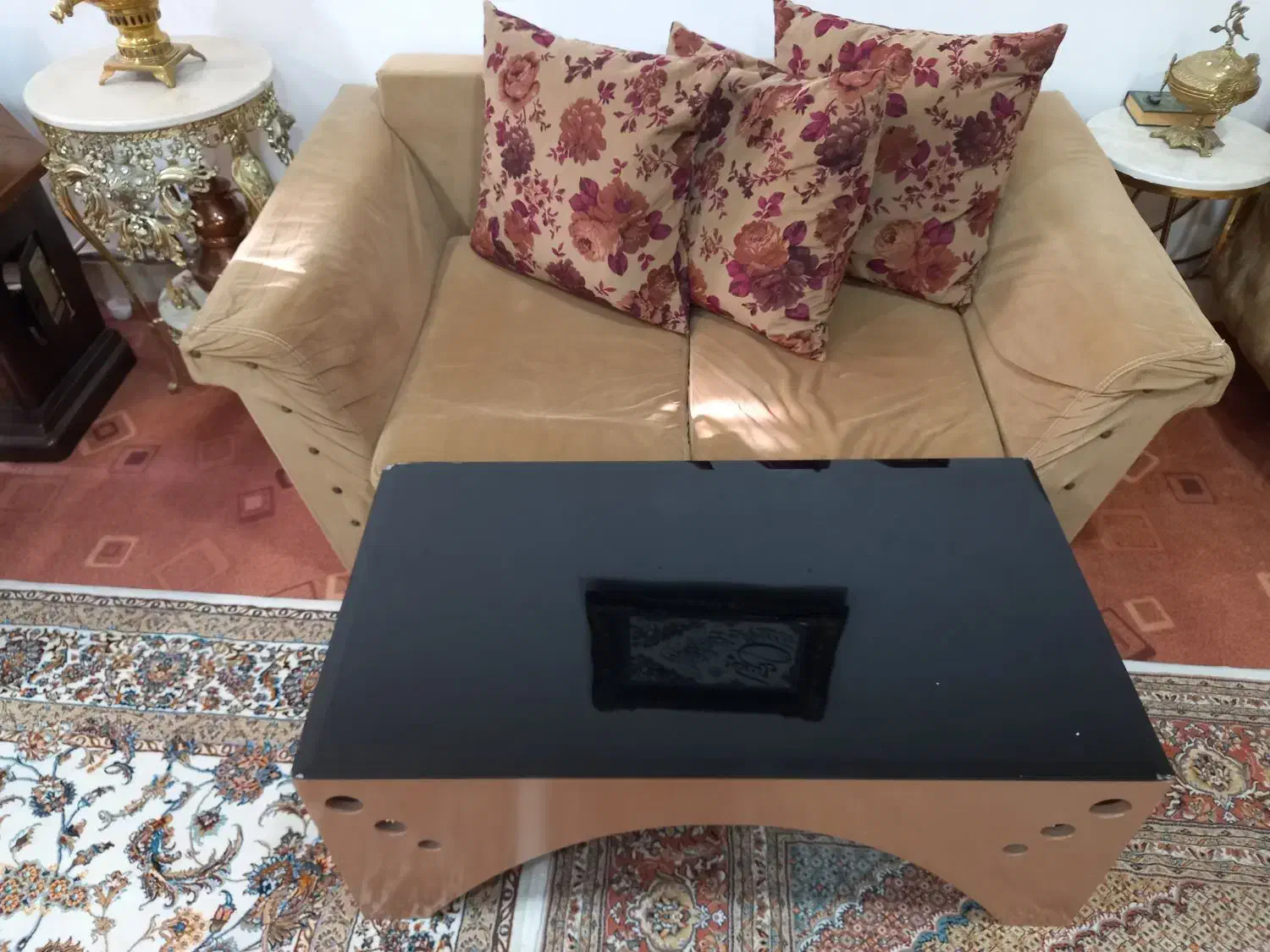 مبل راحتی دو نفره و یه نفره سالم|مبلمان خانگی و میز عسلی|مشگین شهر, |دیوار