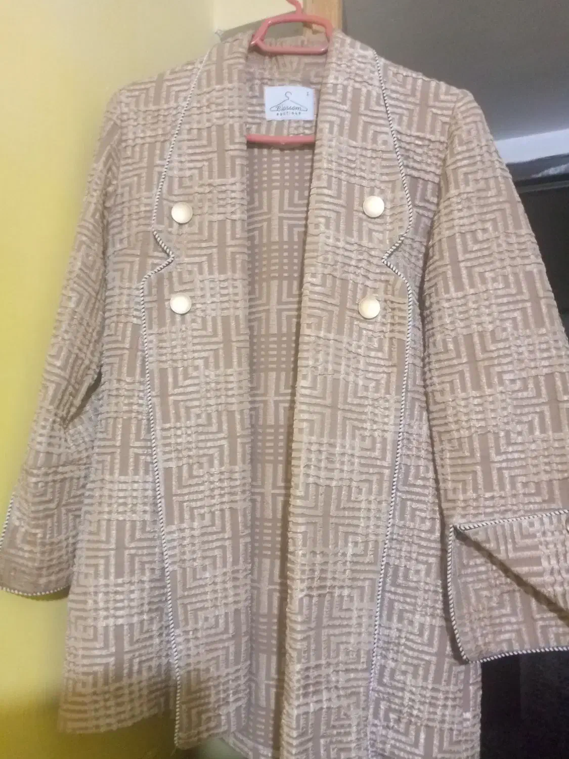 مانتو|لباس|فردوس (خراسان), |دیوار